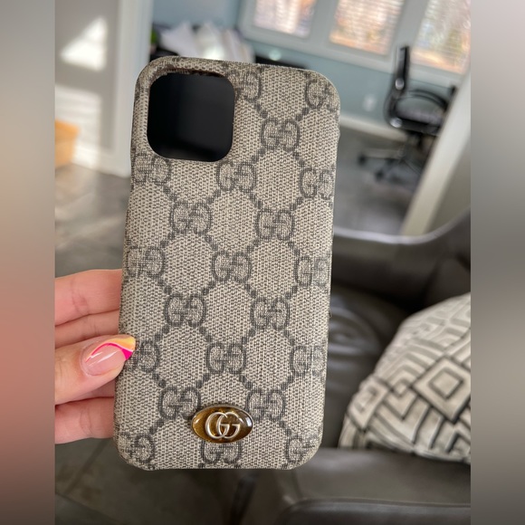 I phone 11 Gucci phone case - Picture 2 of 7